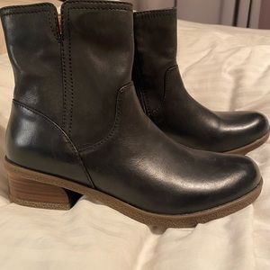 Brand-new Dansko Black leather zip booties